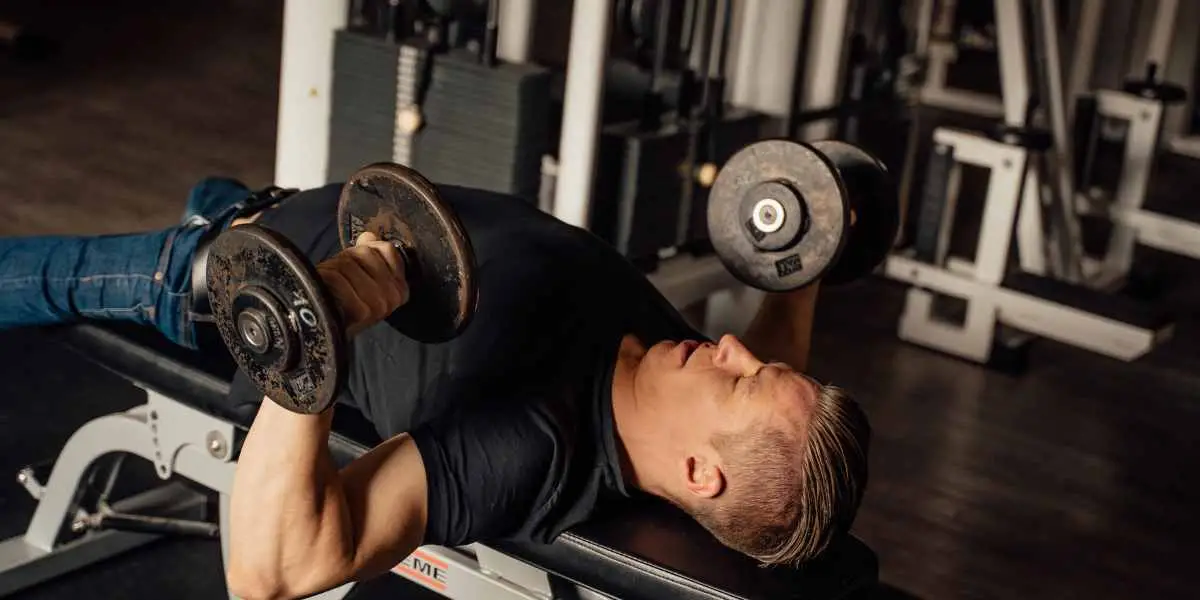 Build muscle with light weights bench press and chest press